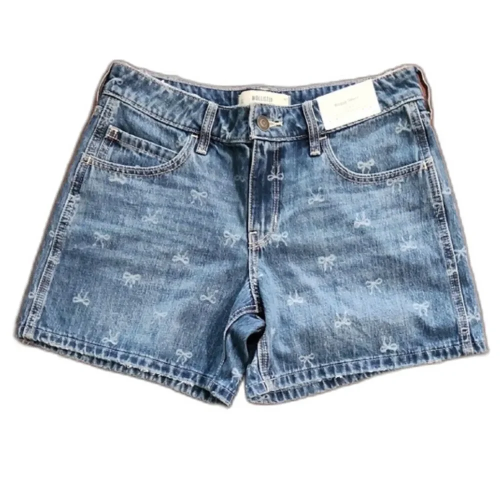 NWT Hollister Low Rise Baggy Denim Shorts, Bow, Medium Wash, Size 27/4
